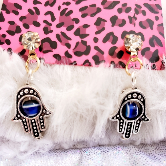 Crystal blue mantra eye hand earrings - Picture 7 of 9